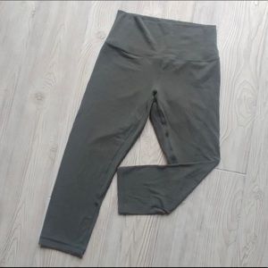 Lululemon Align 21’ green cropped leggings